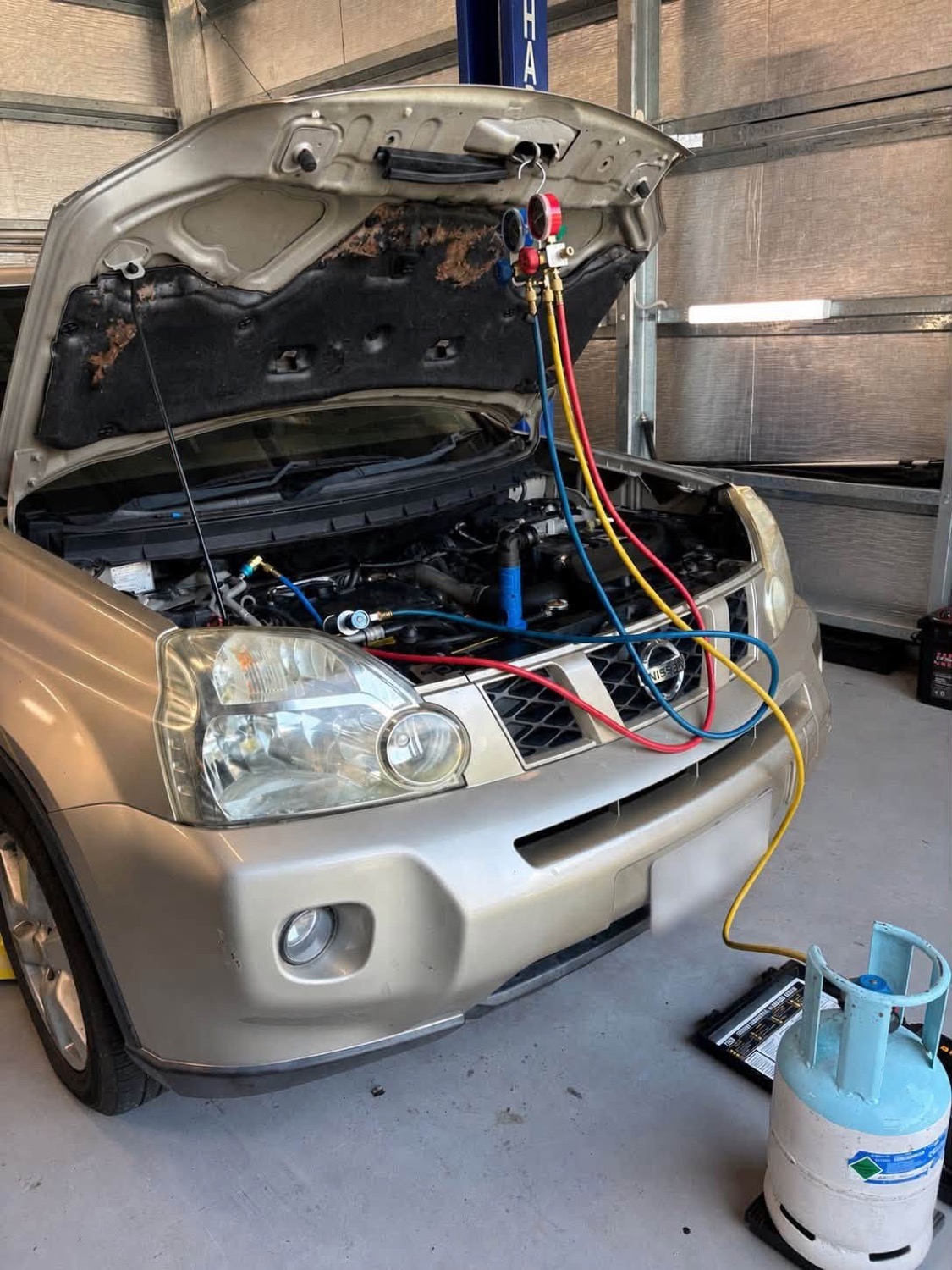 Vehicle air conditioning service