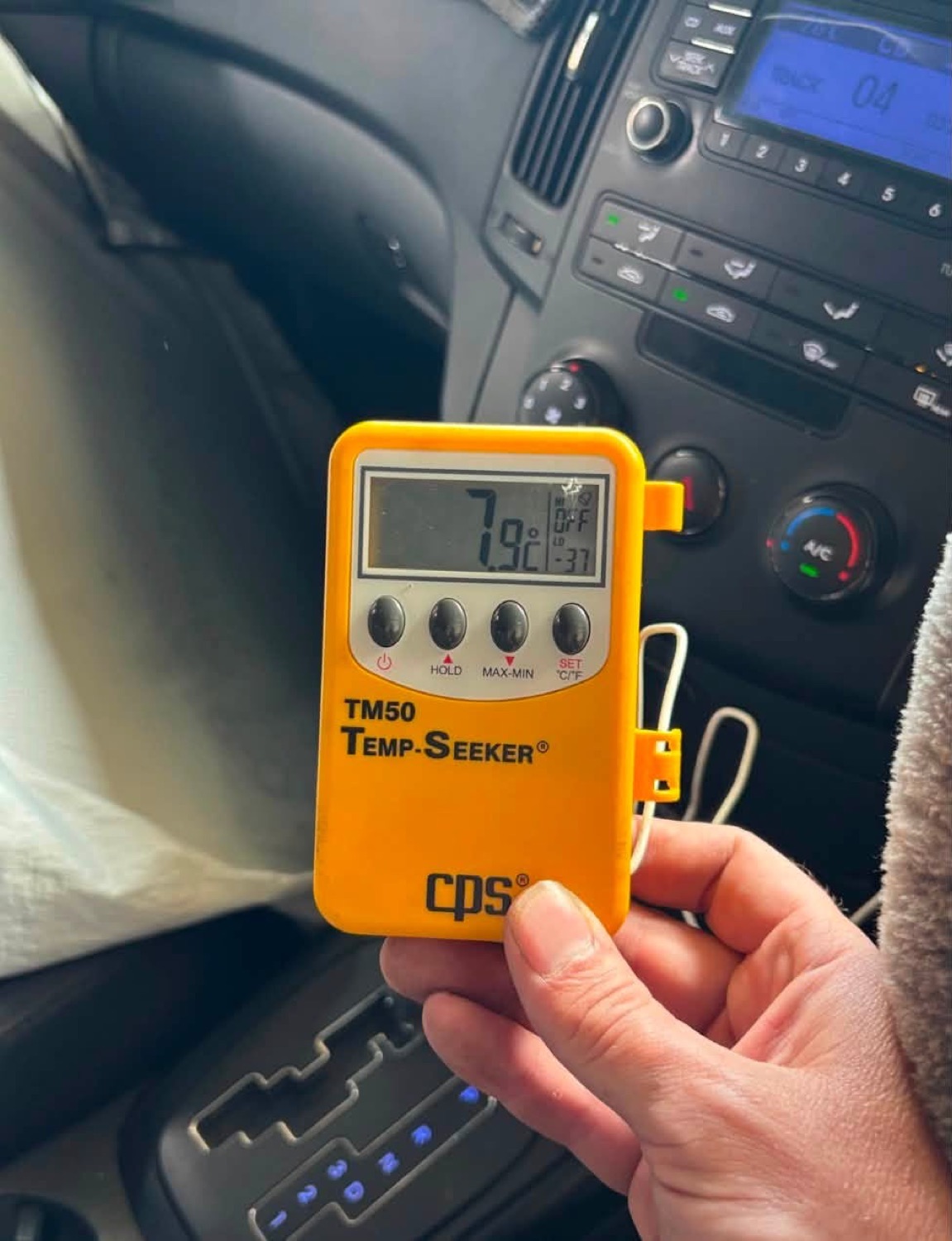 In-cabin temperature measurement during a performance check